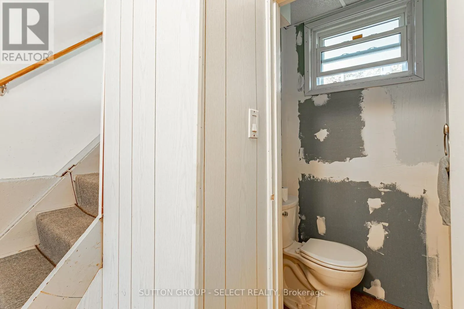 323 BASE LINE ROAD W