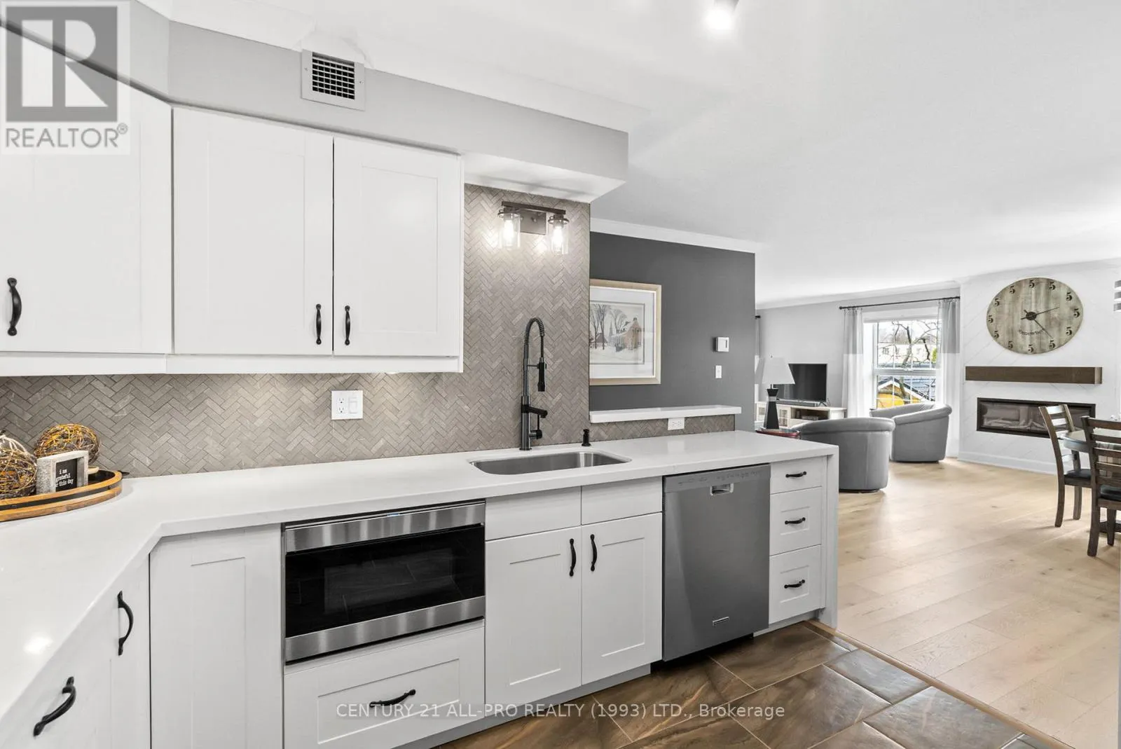 3C - 130 QUEEN STREET, #3C