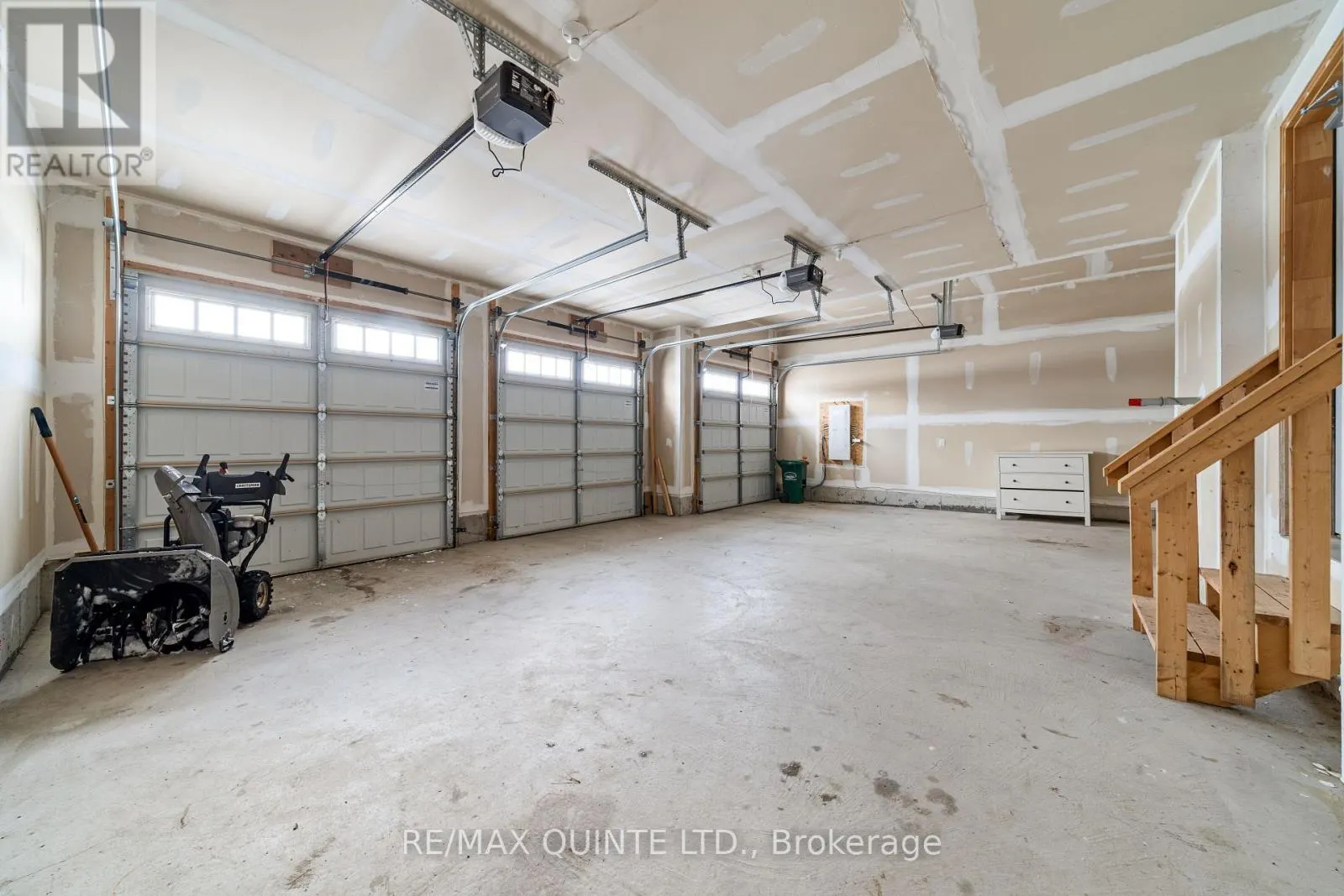 61 SUMMER BREEZE DRIVE