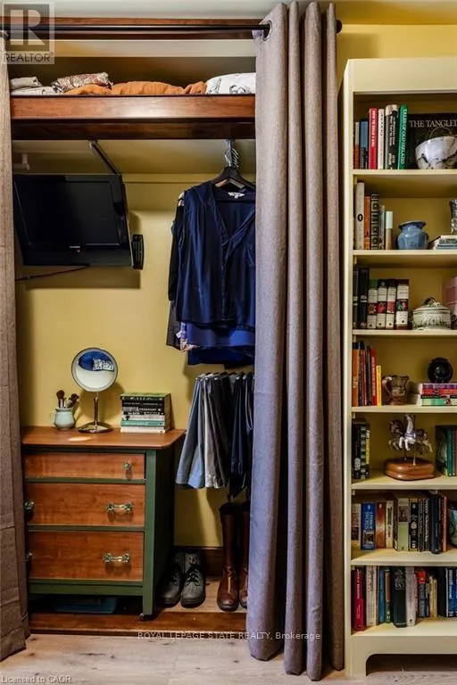 210 CHARLTON AVENUE E