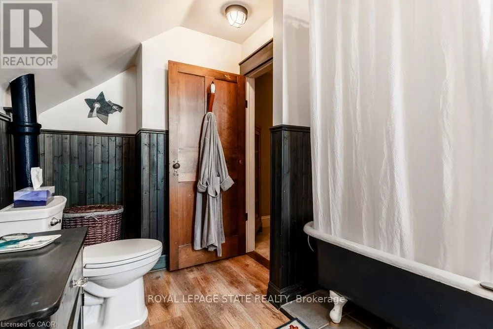 210 CHARLTON AVENUE E