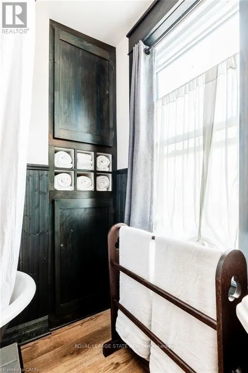 210 CHARLTON AVENUE E