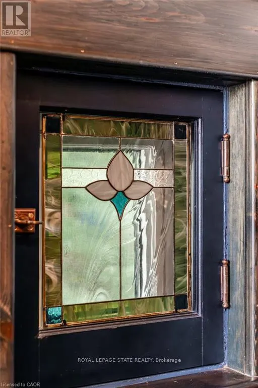 210 CHARLTON AVENUE E