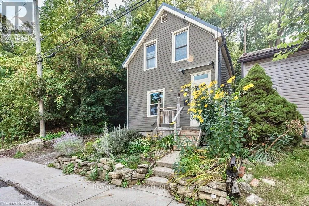 210 CHARLTON AVENUE E