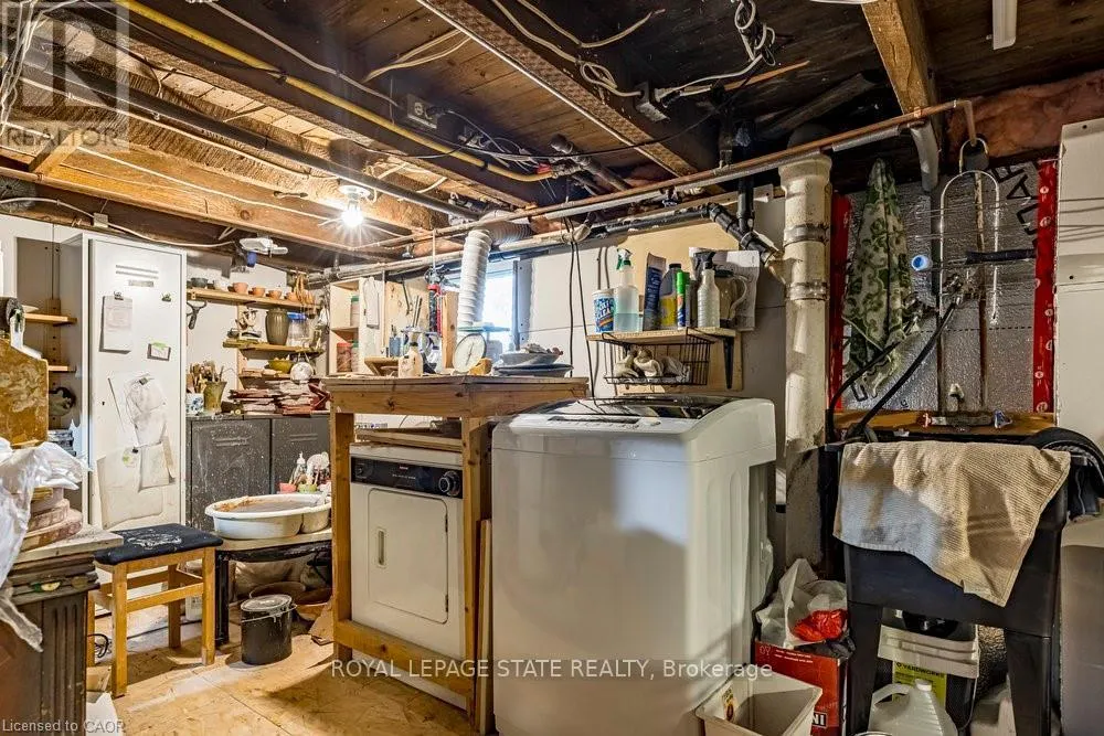 210 CHARLTON AVENUE E