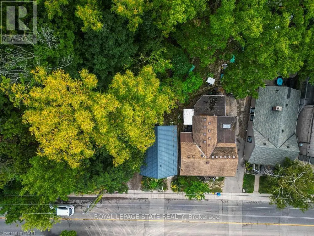 210 CHARLTON AVENUE E