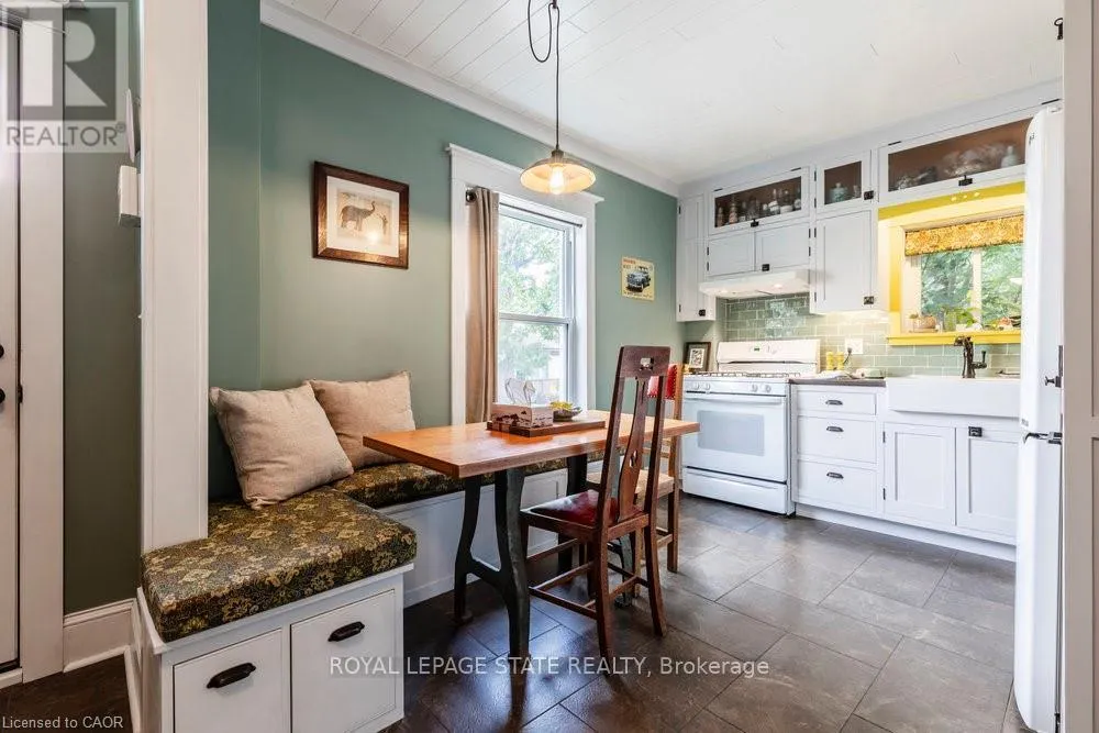 210 CHARLTON AVENUE E