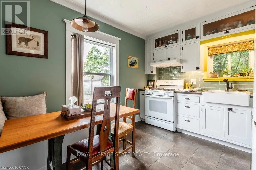 210 CHARLTON AVENUE E