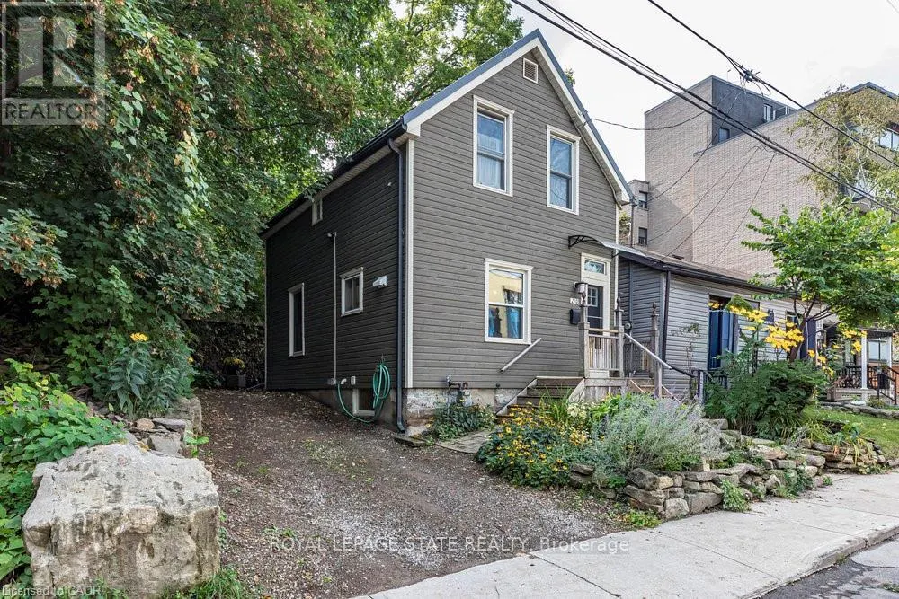 210 CHARLTON AVENUE E