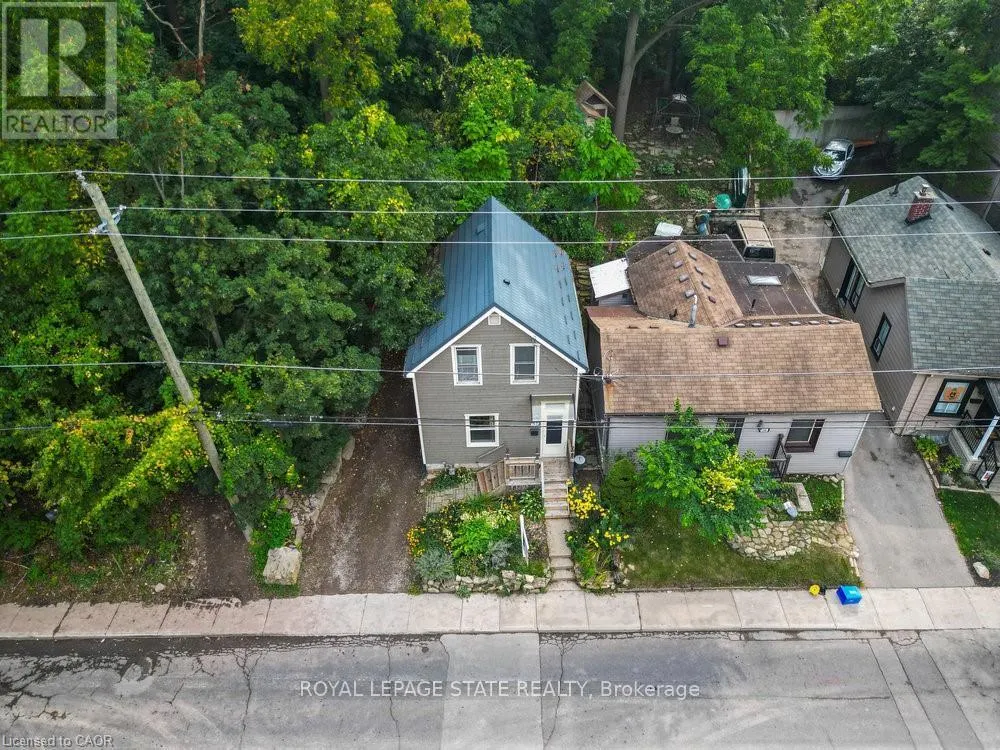 210 CHARLTON AVENUE E