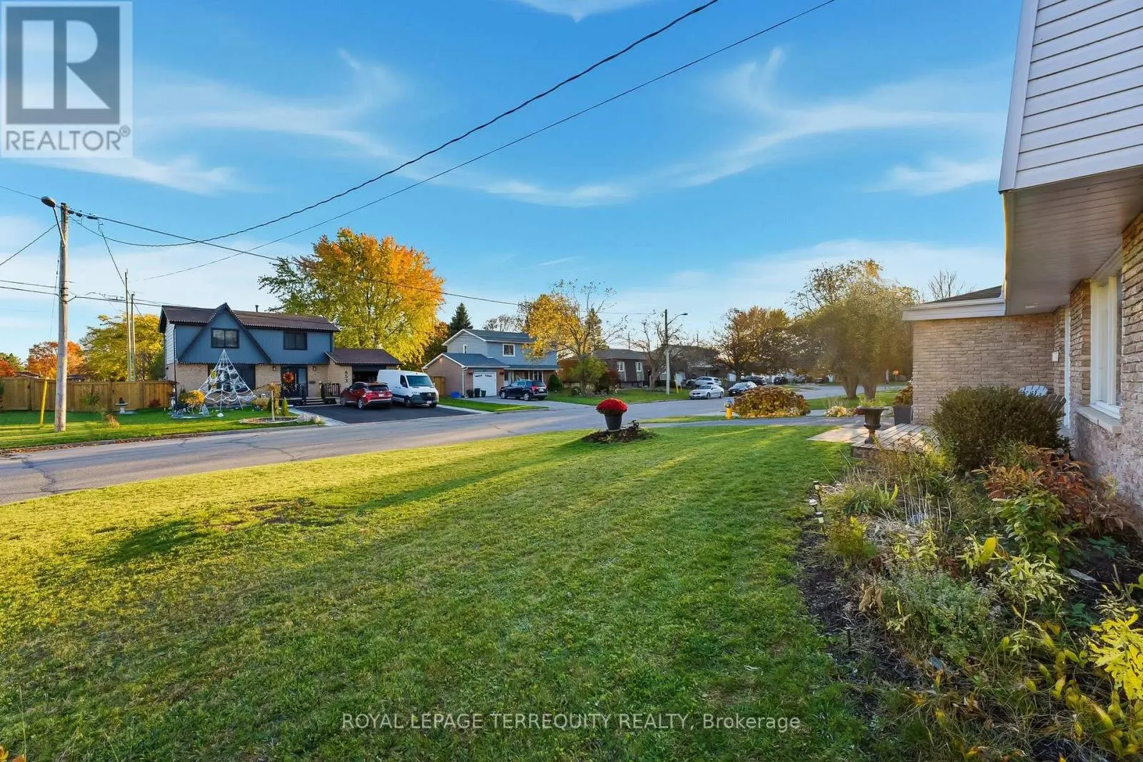 652 SPRAGGE CRESCENT