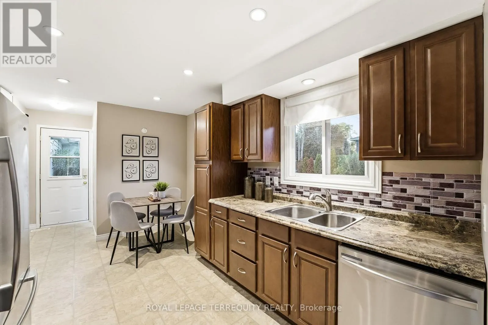 652 SPRAGGE CRESCENT