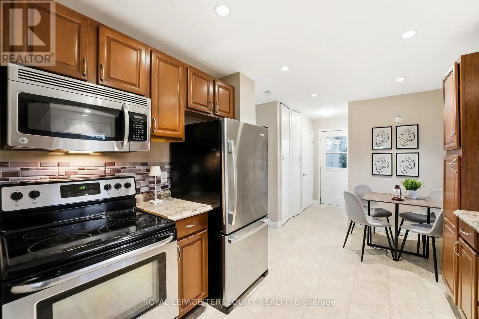 652 SPRAGGE CRESCENT