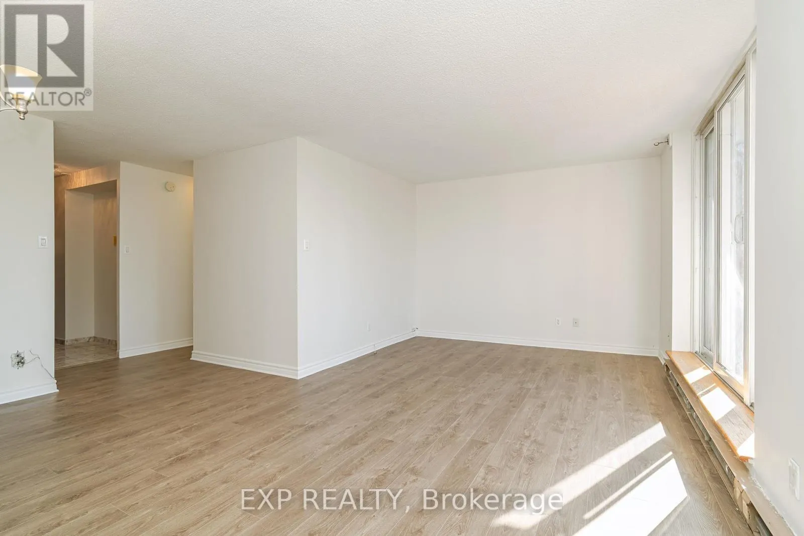 415 - 2000 JASMINE CRESCENT