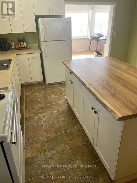 1146 FOURTH LAKE ROAD S