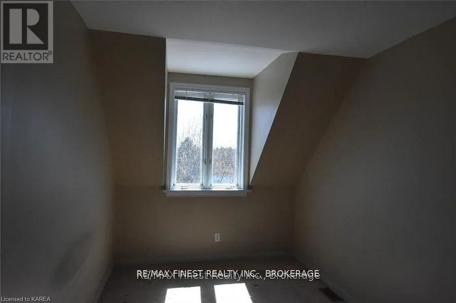 1146 FOURTH LAKE ROAD S