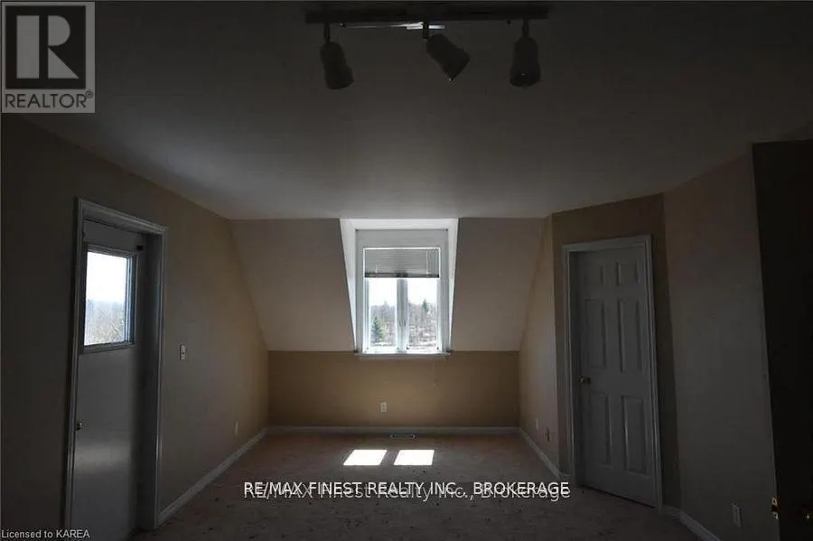 1146 FOURTH LAKE ROAD S