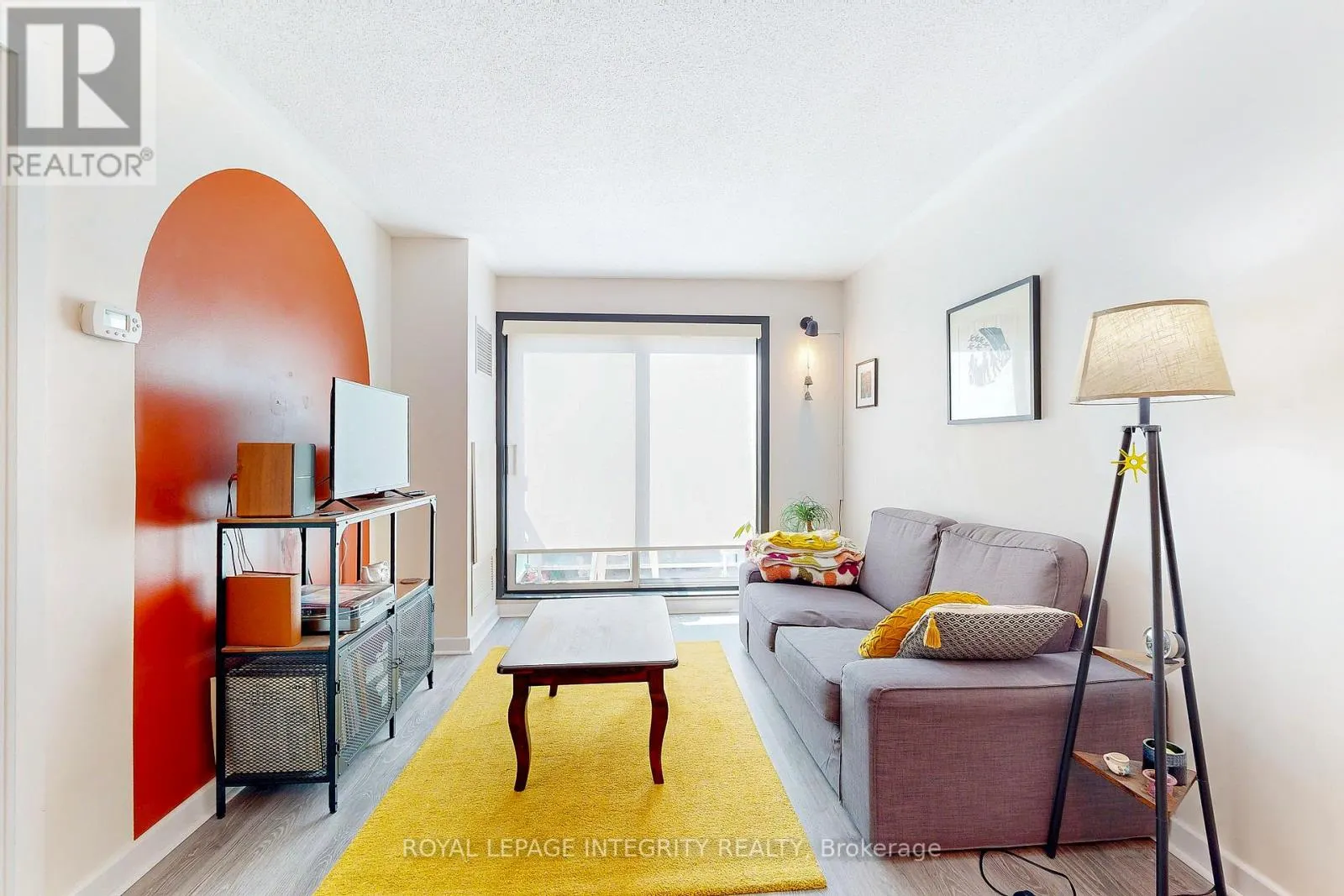 203 - 138 SOMERSET STREET W