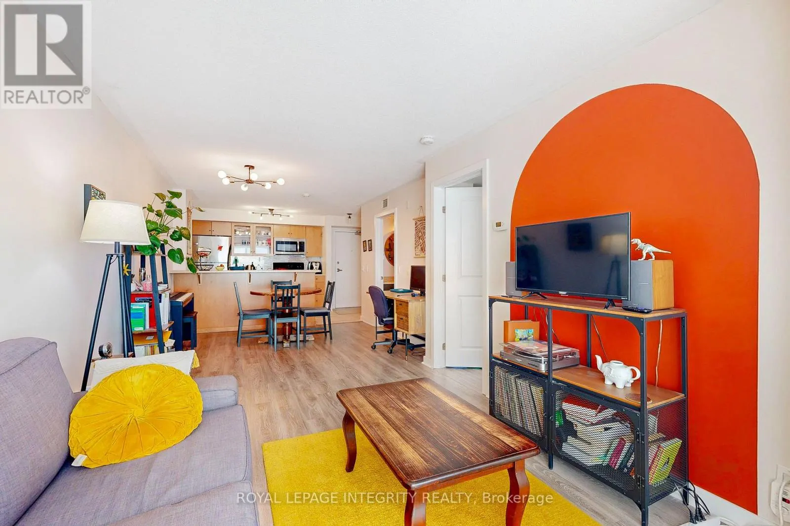 203 - 138 SOMERSET STREET W