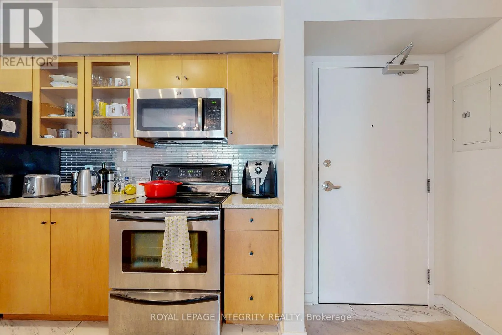 203 - 138 SOMERSET STREET W