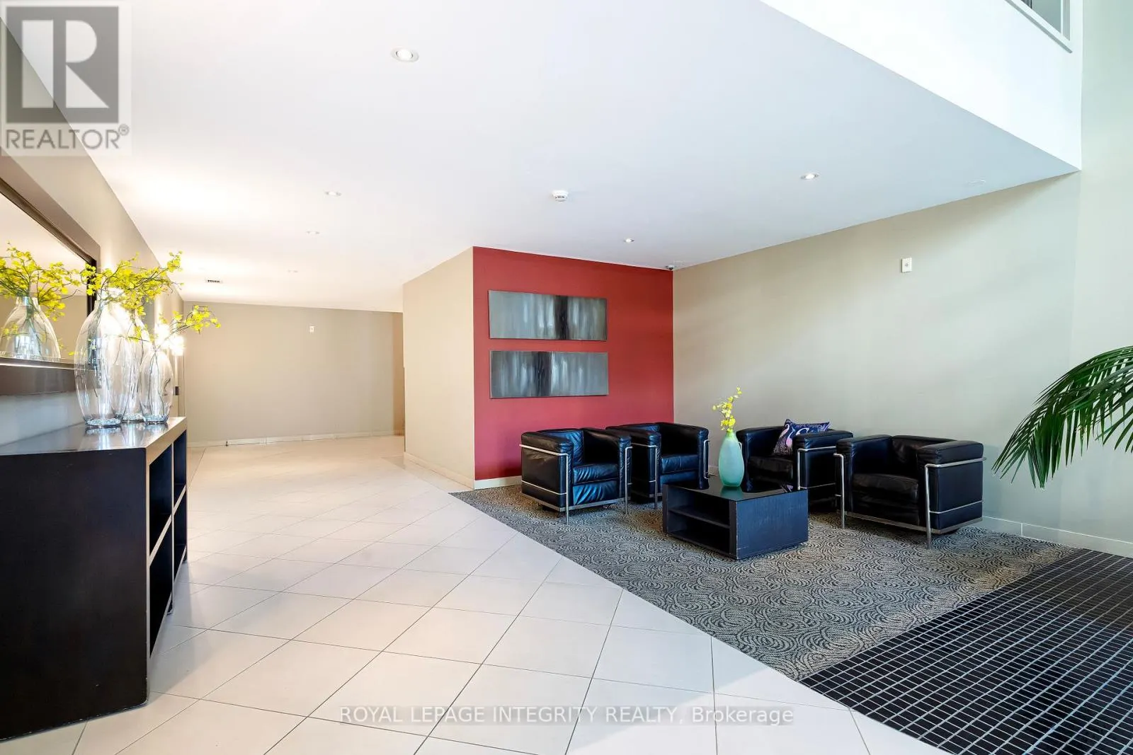 203 - 138 SOMERSET STREET W