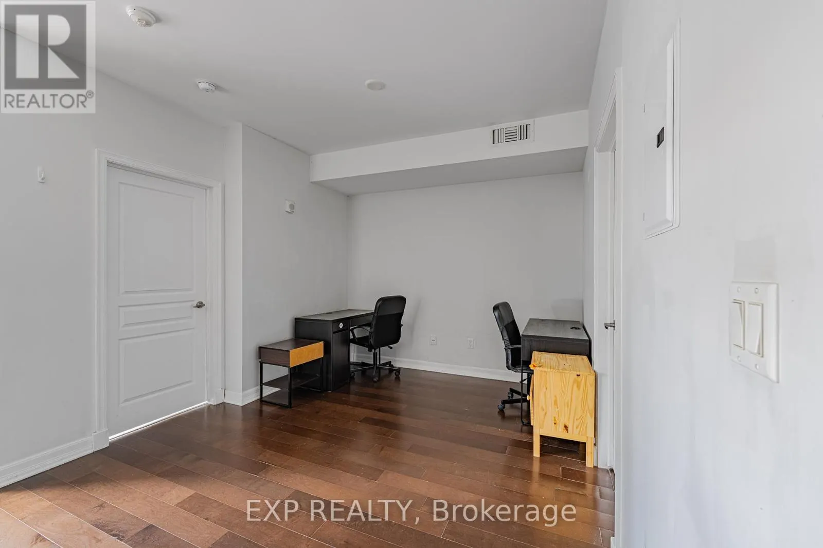 1407 - 238 BESSERER STREET