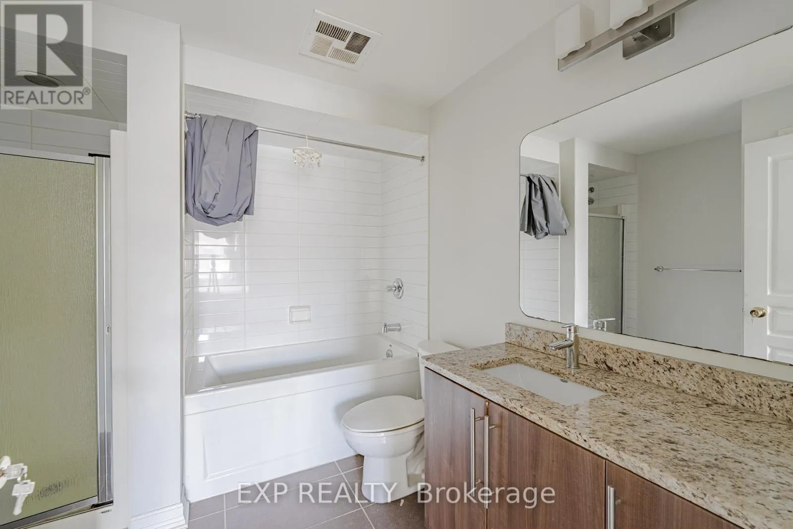 1407 - 238 BESSERER STREET