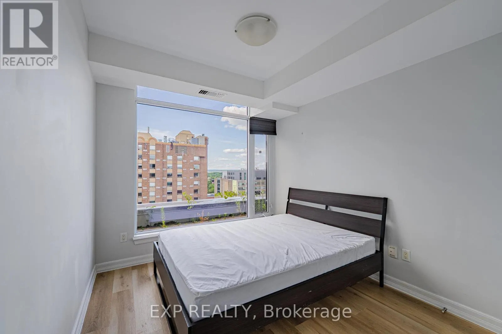 1407 - 238 BESSERER STREET