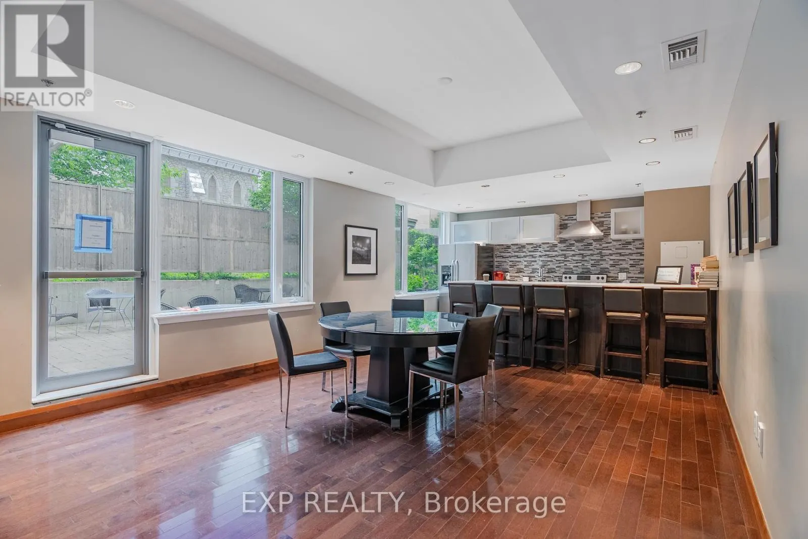 1407 - 238 BESSERER STREET