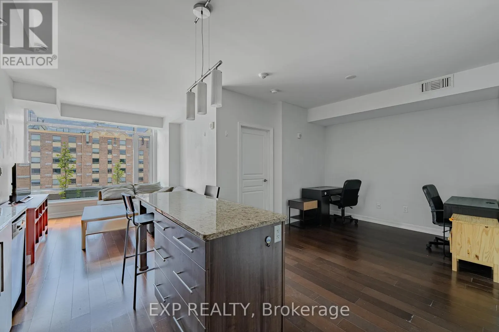 1407 - 238 BESSERER STREET