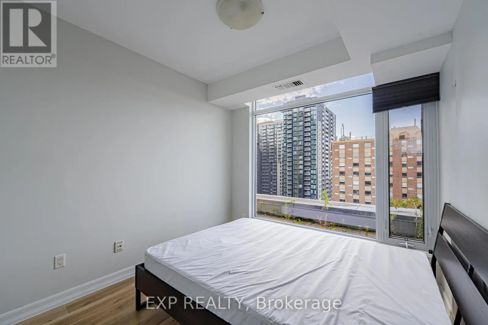 1407 - 238 BESSERER STREET