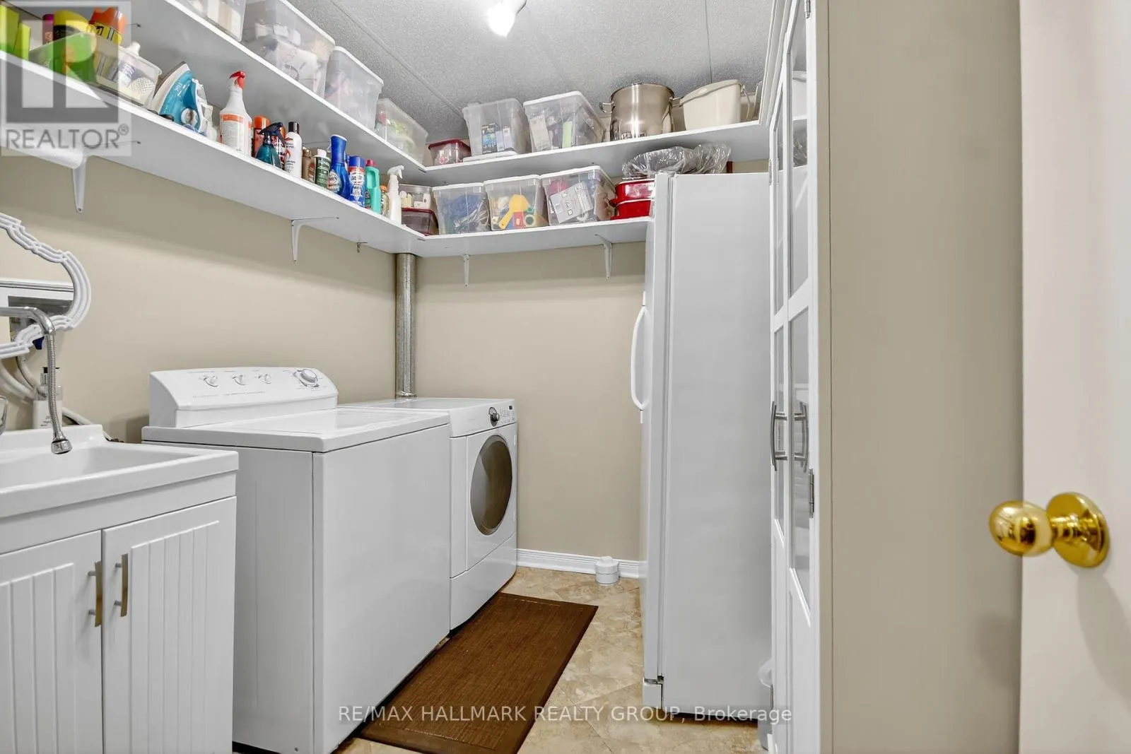 1415 CARAVEL CRESCENT