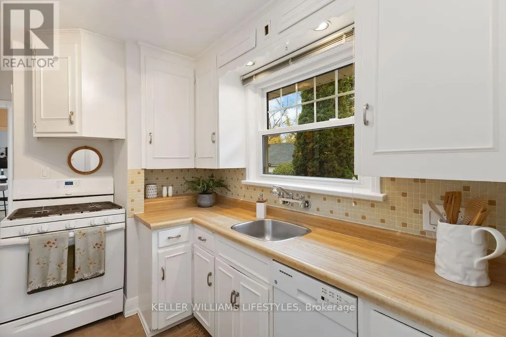 344 EMERY ST E STREET