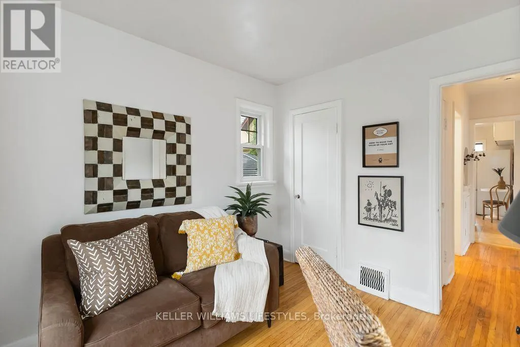 344 EMERY ST E STREET