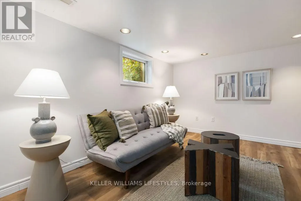 344 EMERY ST E STREET