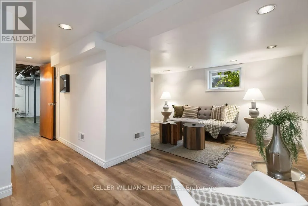 344 EMERY ST E STREET