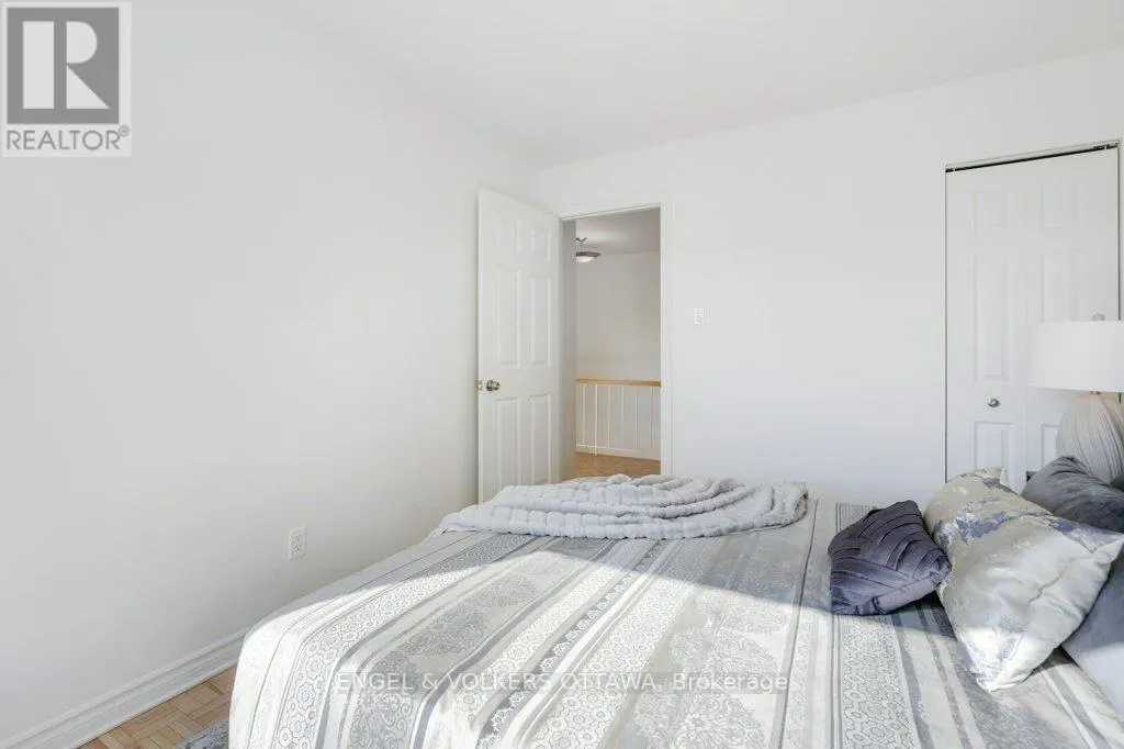 216 - 12 CORKSTOWN ROAD