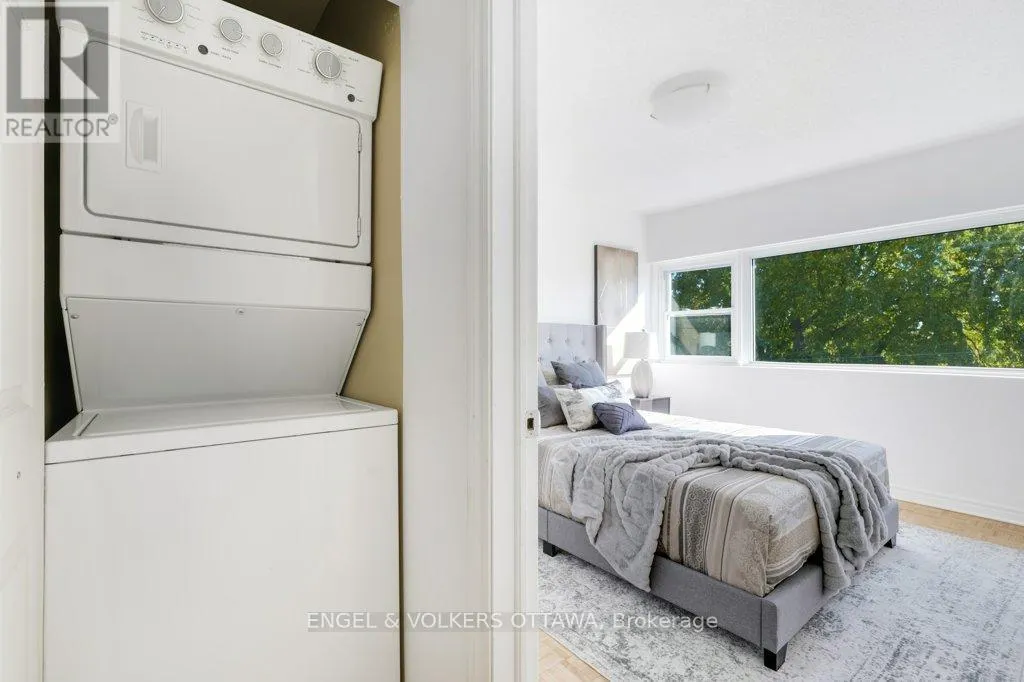 216 - 12 CORKSTOWN ROAD