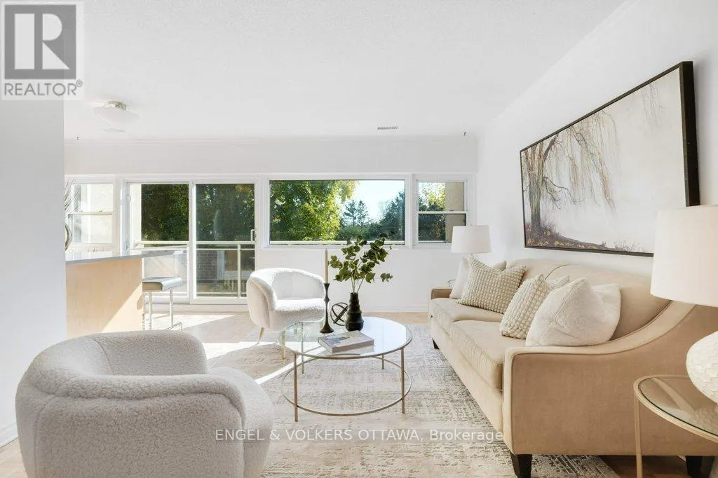 216 - 12 CORKSTOWN ROAD