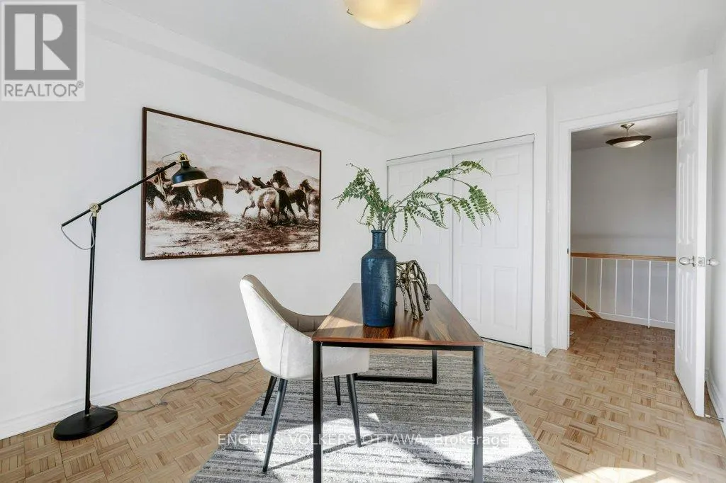 216 - 12 CORKSTOWN ROAD