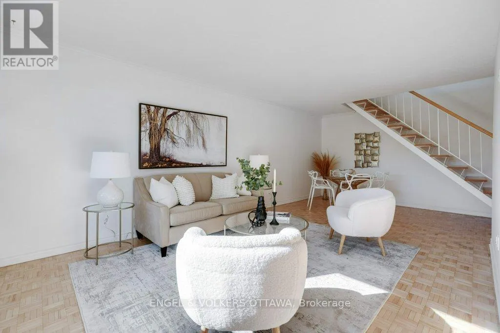 216 - 12 CORKSTOWN ROAD