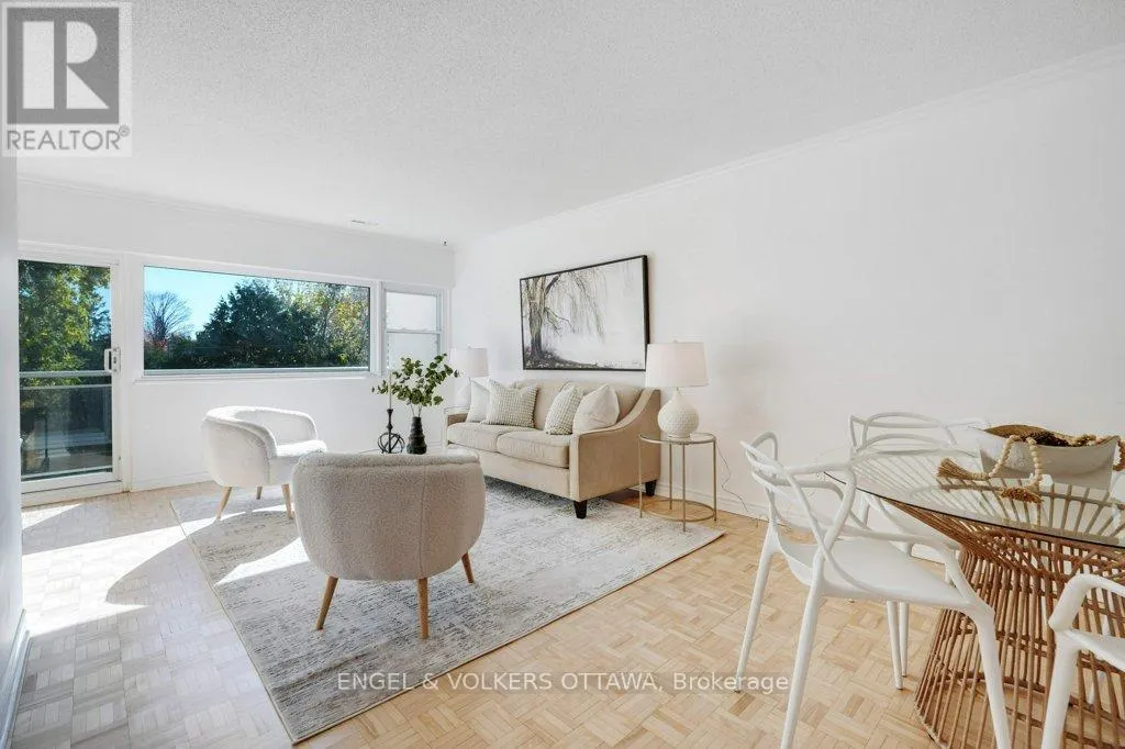 216 - 12 CORKSTOWN ROAD