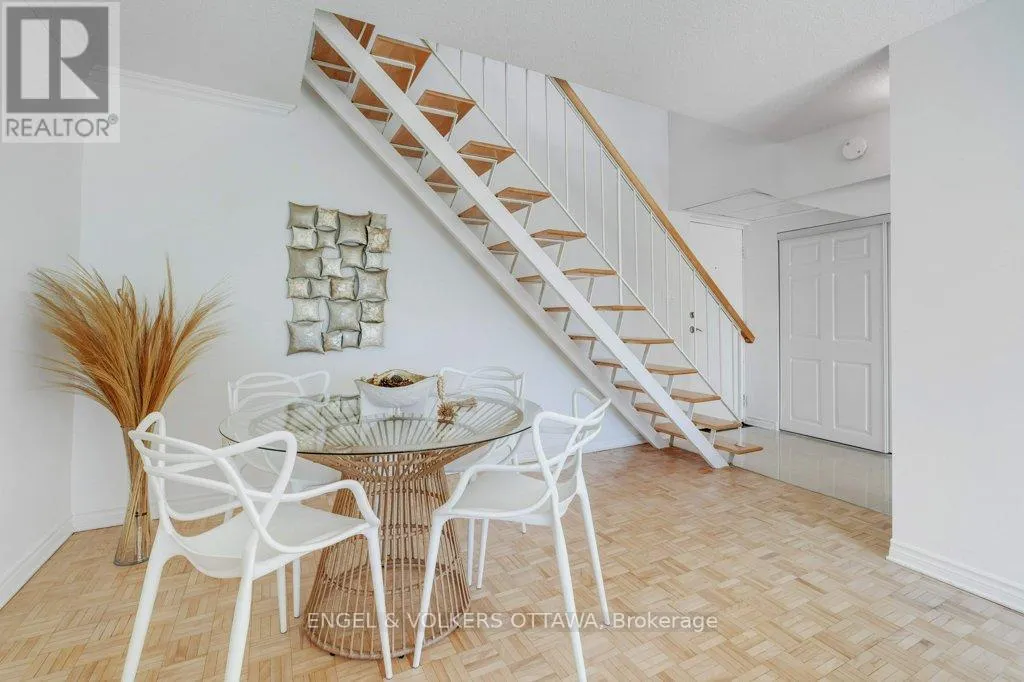 216 - 12 CORKSTOWN ROAD