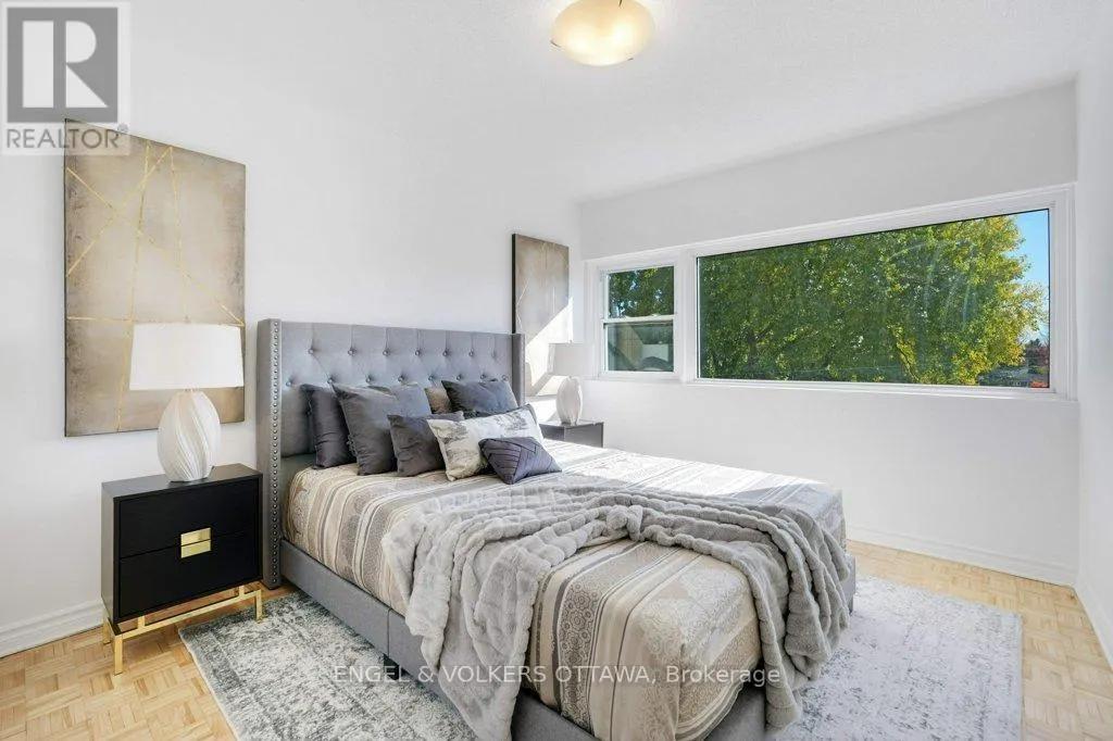 216 - 12 CORKSTOWN ROAD