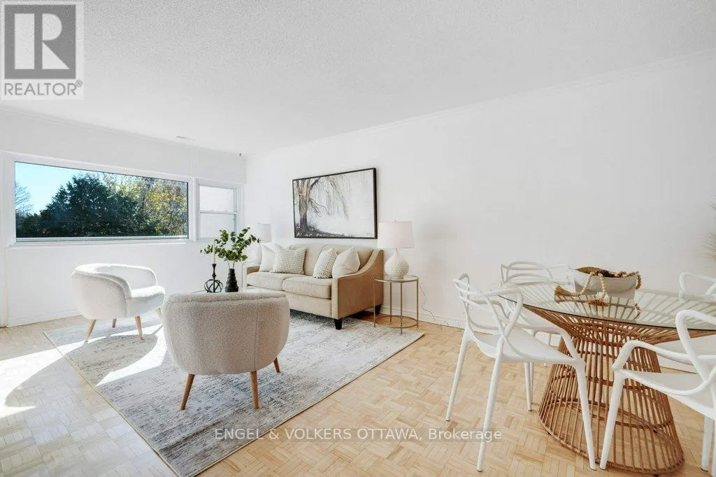 216 - 12 CORKSTOWN ROAD