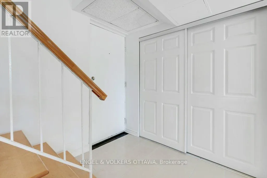 216 - 12 CORKSTOWN ROAD