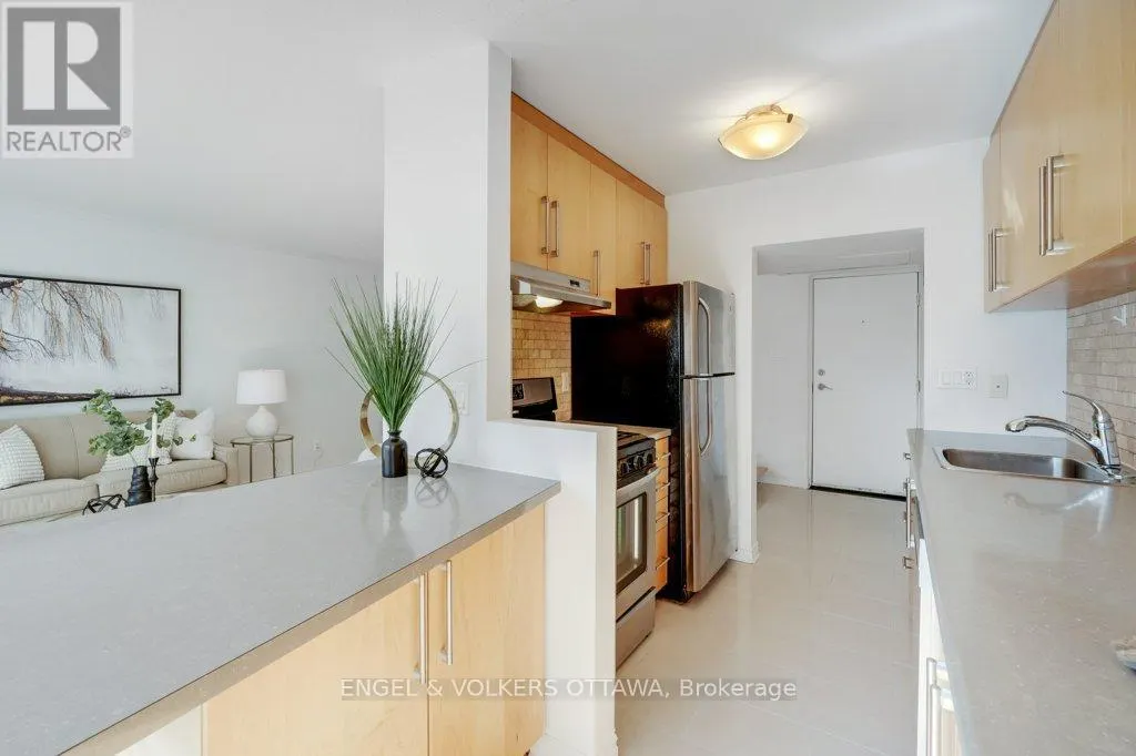 216 - 12 CORKSTOWN ROAD