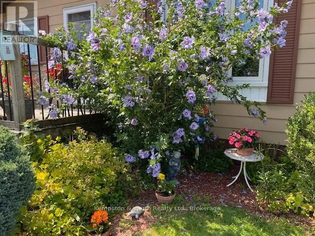 14 FAIRVIEW CRESCENT