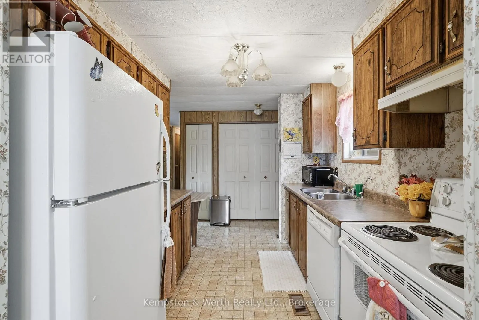 14 FAIRVIEW CRESCENT