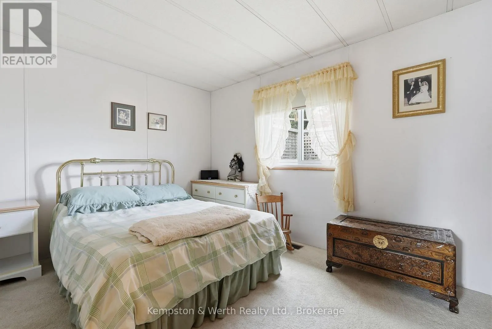 14 FAIRVIEW CRESCENT